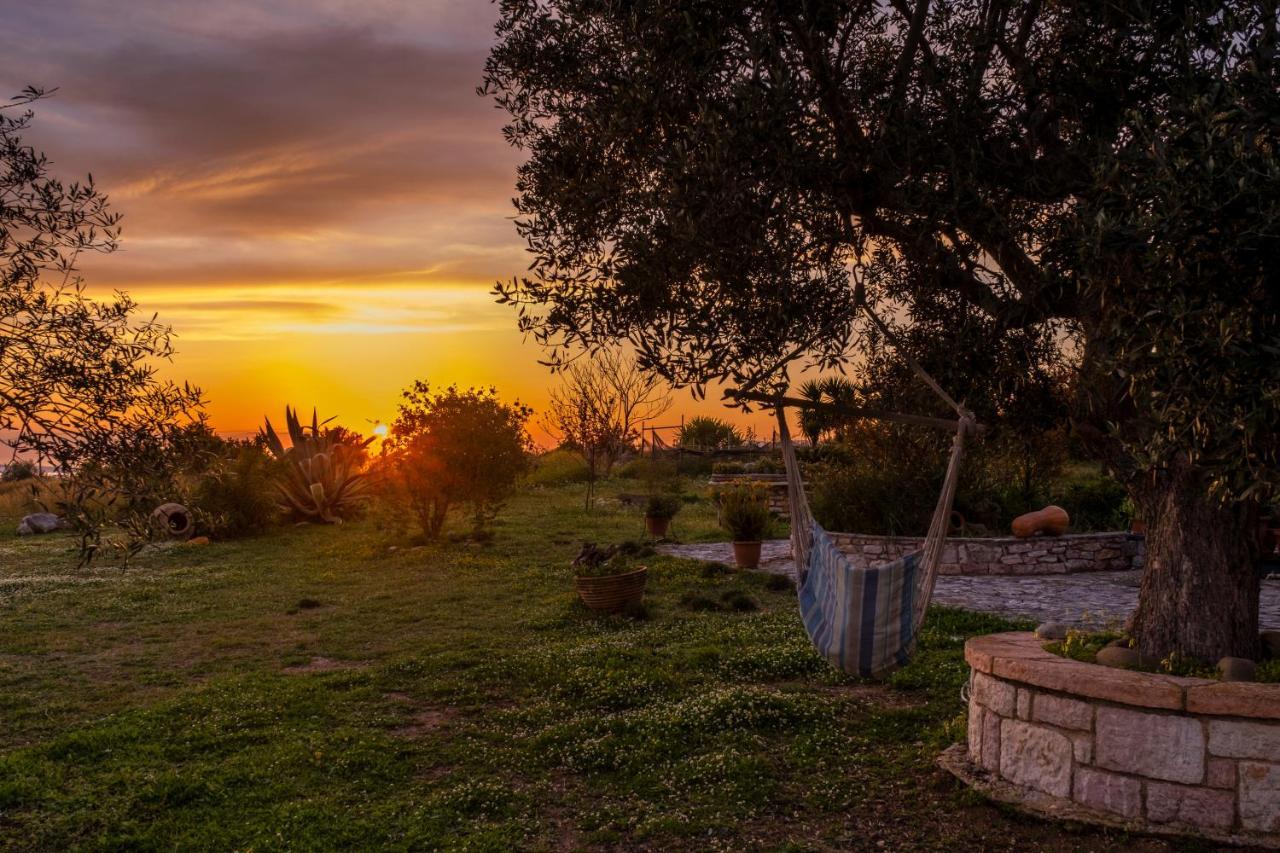 Chamaloni Cottages ฟีนีคุนตา ภายนอก รูปภาพ